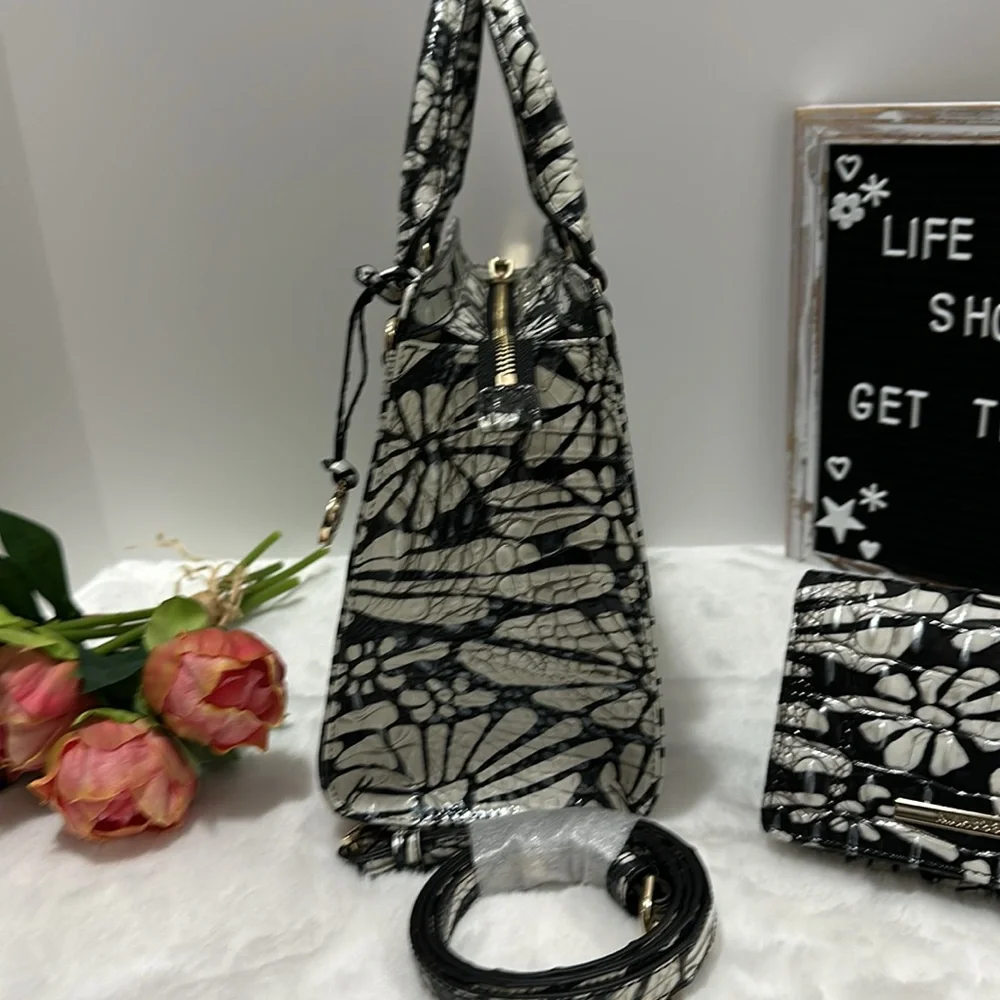 Brahmin Cami/Hanna wallet in Daisy Batik - Picture 5 of 17